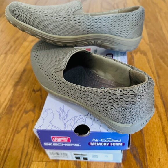 Skechers Shoes - NWT Skechers Relaxed Fit Reggae Fest Willows Vibe Women's Shoes -Size 8